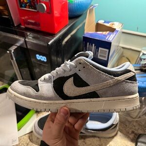 Mens nike SB dunk low black aluminum size 9.5